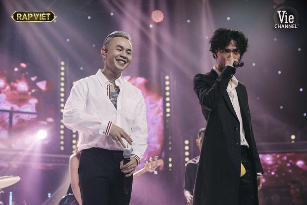 Karik cùng Binz khiến khối nàng rơi mất nhịp tim với hình tượng soái ca sơ mi trắng-8