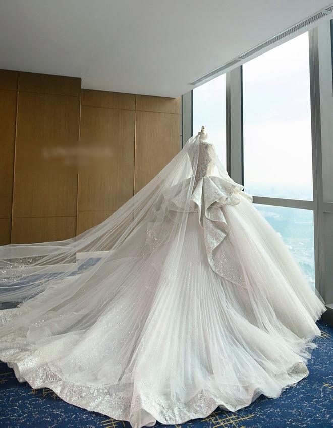 Cận cảnh 3 bộ váy cưới hơn 28 tỷ giúp Xoài Non lộng lẫy như công chúa trong ngày cưới Xemesis-6