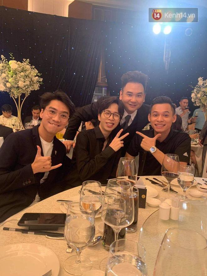 Hình ảnh giờ mới hé lộ: Xemesis và cô dâu 18 tuổi khóc nức nở vì món quà đặc biệt từ PewPew-1