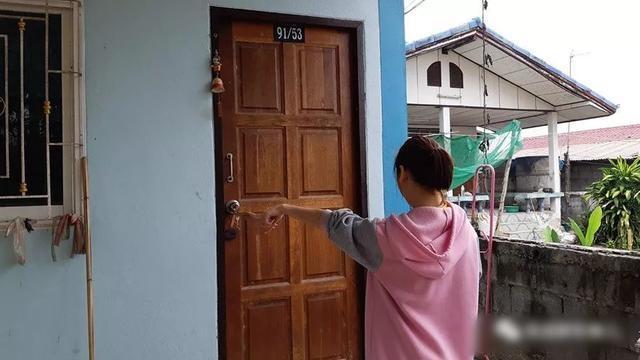 Đi làm đêm về, cô gái bị gã đàn ông khỏa thân... chờ sẵn dưới gầm giường-1