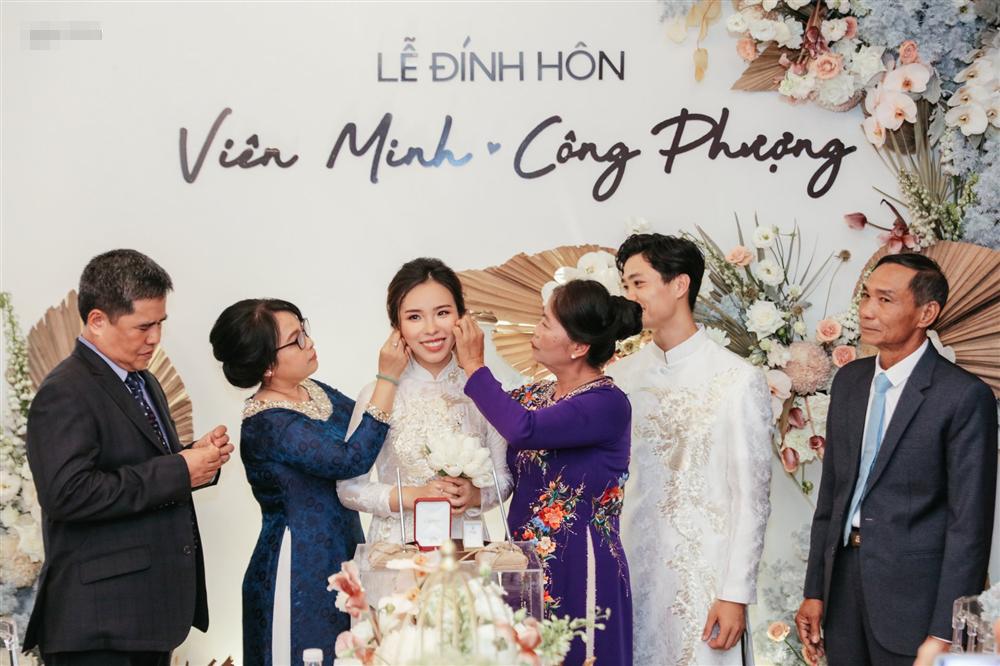 Lộ diện loạt khách mời VIP đầu tiên dự siêu đám cưới Công Phượng - Viên Minh vào 16/11-4