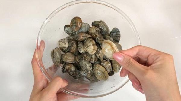Bí quyết sơ chế ngao sạch boong kin kít chỉ với 2 thao tác đơn giản-3