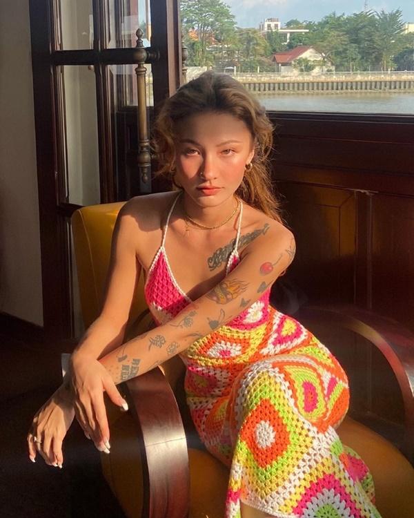 Vóc dáng gợi cảm của nữ ca sĩ hát ở chung kết Rap Việt-4