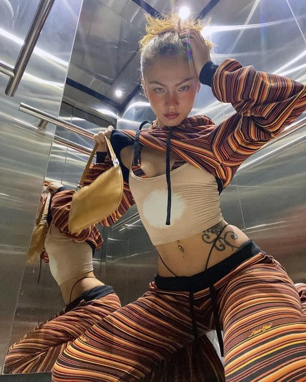 Vóc dáng gợi cảm của nữ ca sĩ hát ở chung kết Rap Việt-5