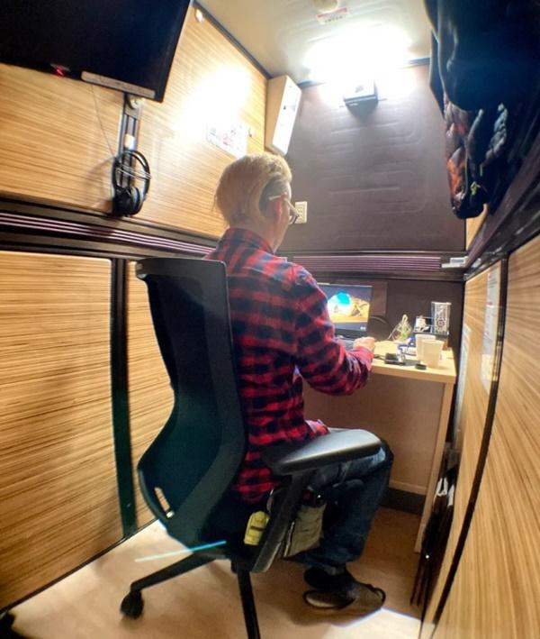 Khách sạn con nhộng ở Nhật thành văn phòng cho thuê theo giờ-2