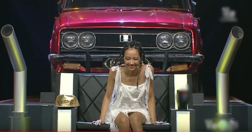 Suboi chơi lớn đeo răng kim cương nhưng vóc dáng gầy trơ xương mới đáng chú ý-4