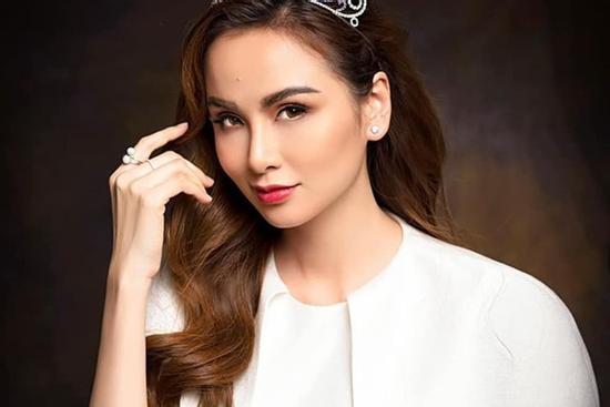 Hoa hậu Diễm Hương treo status 'trầm cảm' lúc nửa đêm
