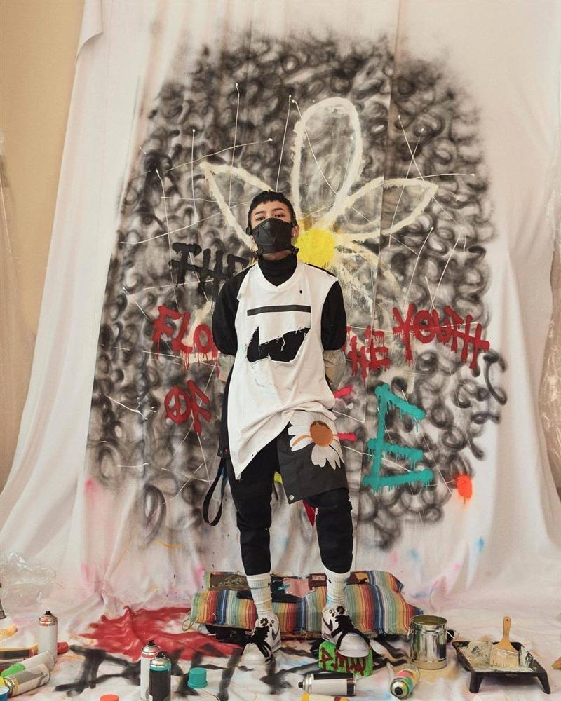 Style sao Hàn tuần qua: Park Shin Hye đi giày giới hạn chứng tỏ fan cứng của G-Dragon-1