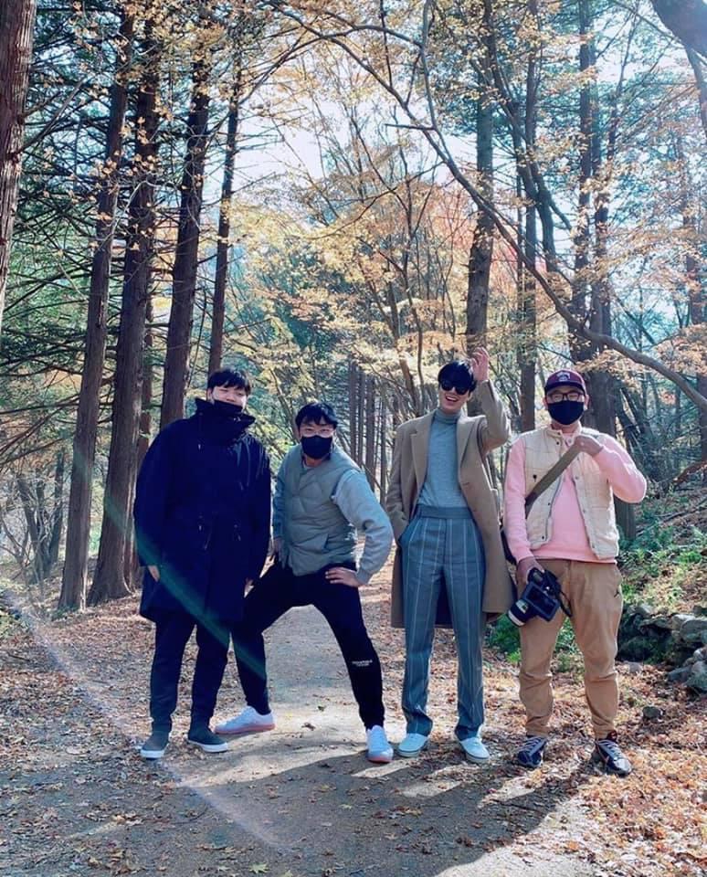 Style sao Hàn tuần qua: Park Shin Hye đi giày giới hạn chứng tỏ fan cứng của G-Dragon-12