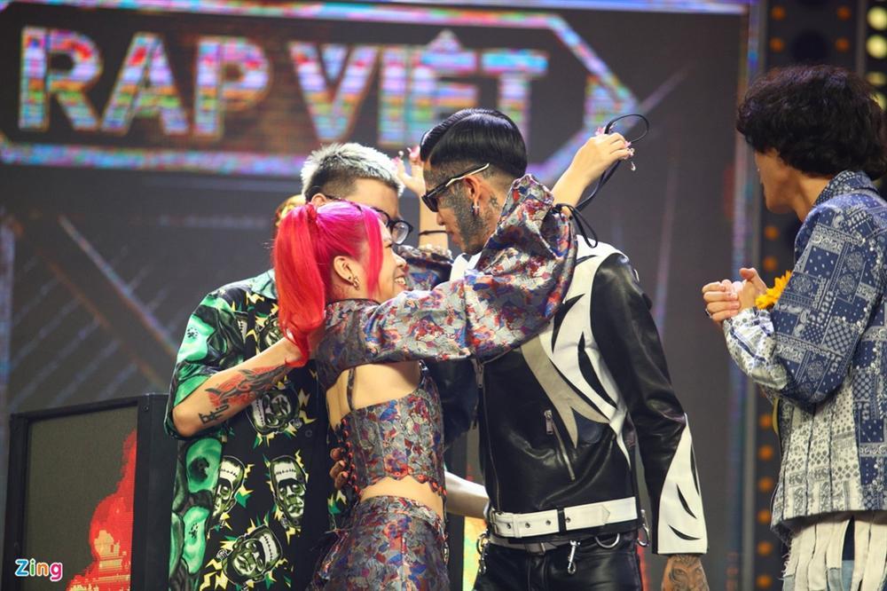 GDucky khóc và hét lớn khi Dế Choắt trở thành quán quân Rap Việt-16