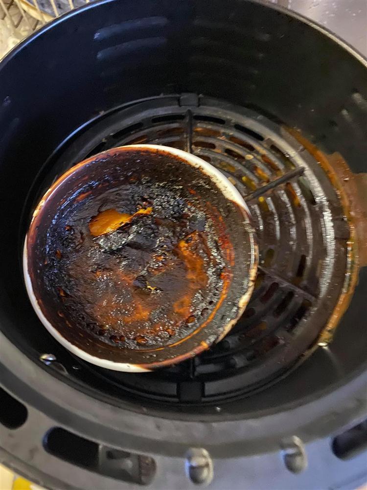 Ngỡ mua nồi chiên không dầu nấu ăn sẽ nhàn tênh, nào ngờ loạt thảm họa vẫn cứ ra đời-8