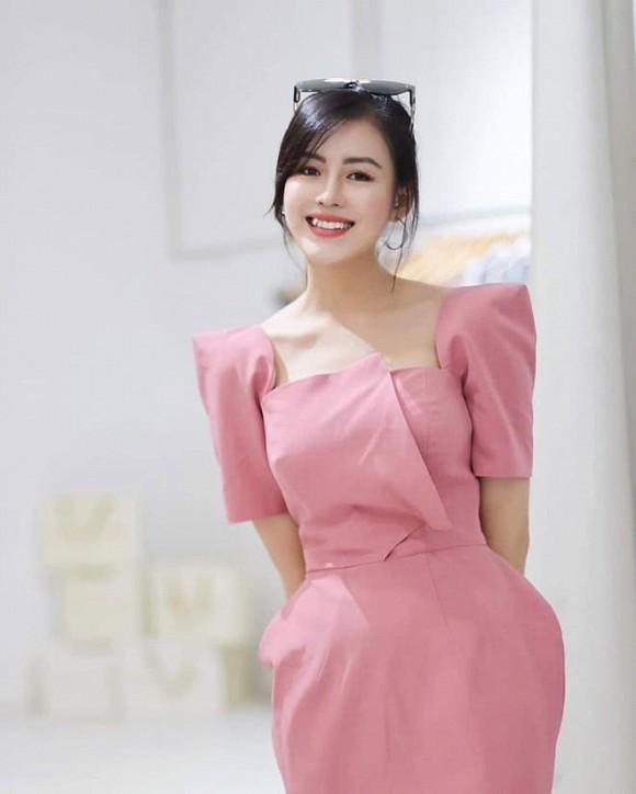 Hậu tậu xế hộp siêu sang, Trâm Anh đăng ảnh thân thiết với bạn thân cũ của Huỳnh Anh-5