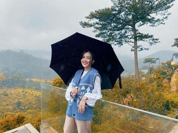 Hậu tậu xế hộp siêu sang, Trâm Anh đăng ảnh thân thiết với bạn thân cũ của Huỳnh Anh-6