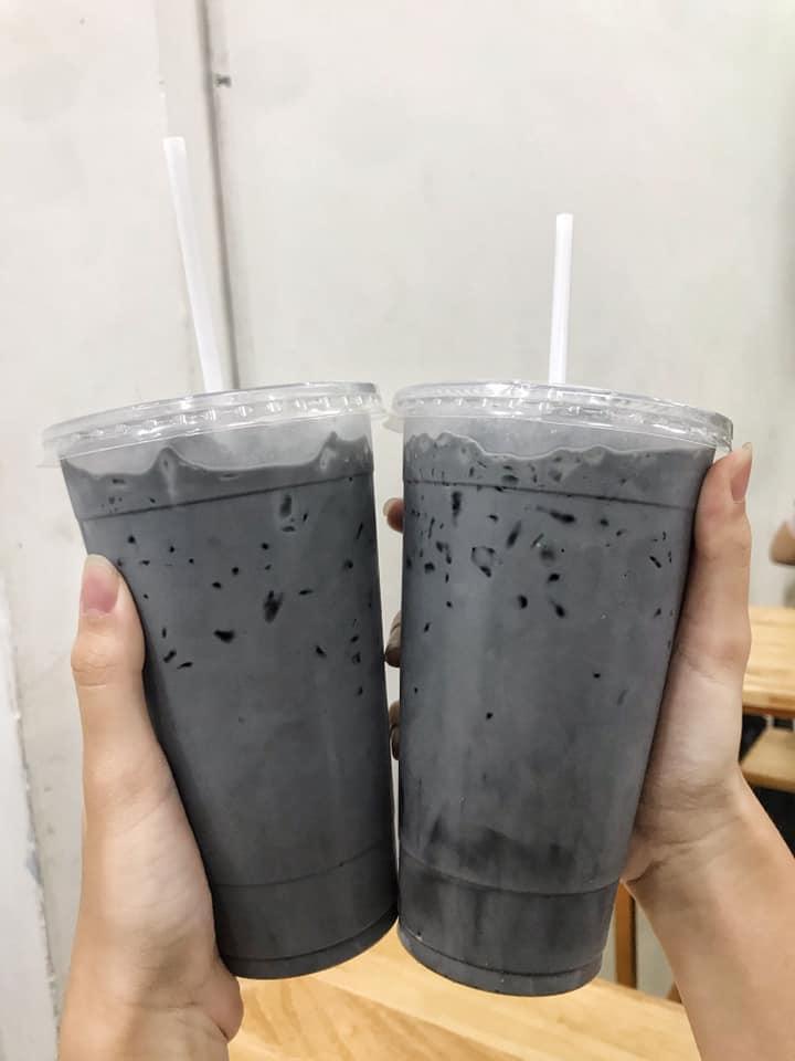 Ra hàng mua không có, trai đảm tự mình làm trà sữa than tre uống cho bõ tức, chị em phát thèm-2