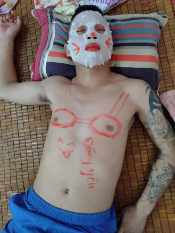 Phận đàn ông 12 bến nước đến đi ngủ cũng bị vợ mang ra sáng tạo kiệt tác mua vui thiên hạ-1