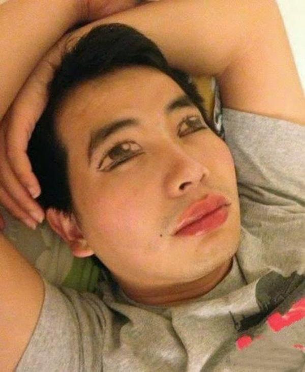 Phận đàn ông 12 bến nước đến đi ngủ cũng bị vợ mang ra sáng tạo kiệt tác mua vui thiên hạ-5