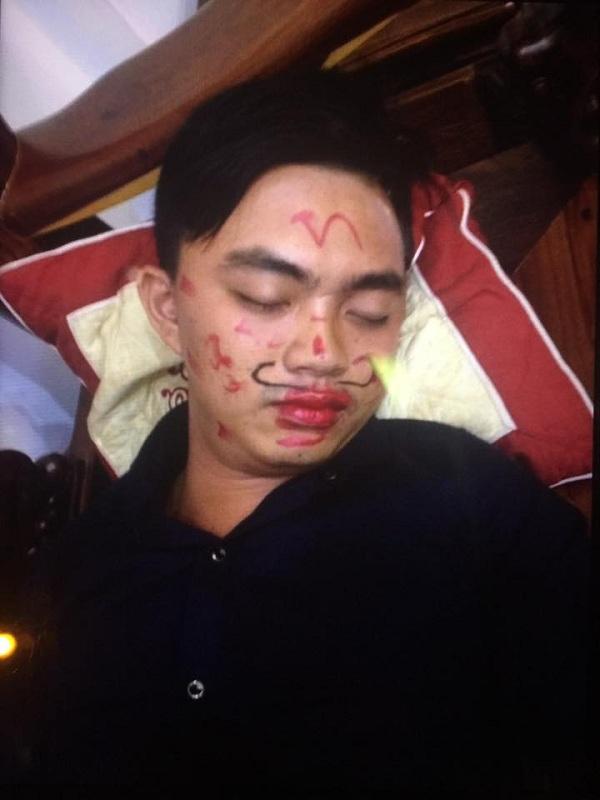 Phận đàn ông 12 bến nước đến đi ngủ cũng bị vợ mang ra sáng tạo kiệt tác mua vui thiên hạ-6