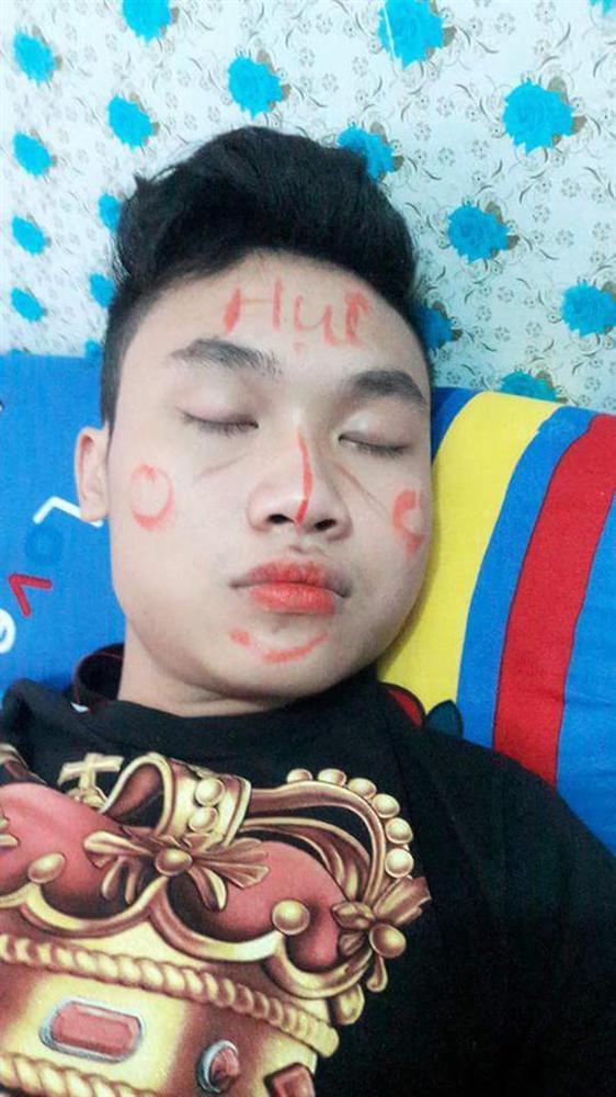 Phận đàn ông 12 bến nước đến đi ngủ cũng bị vợ mang ra sáng tạo kiệt tác mua vui thiên hạ-7