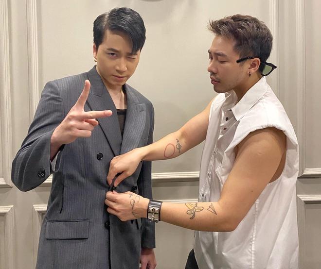 Karik diện cả cây Dior đắt đỏ tại chung kết Rap Việt-2