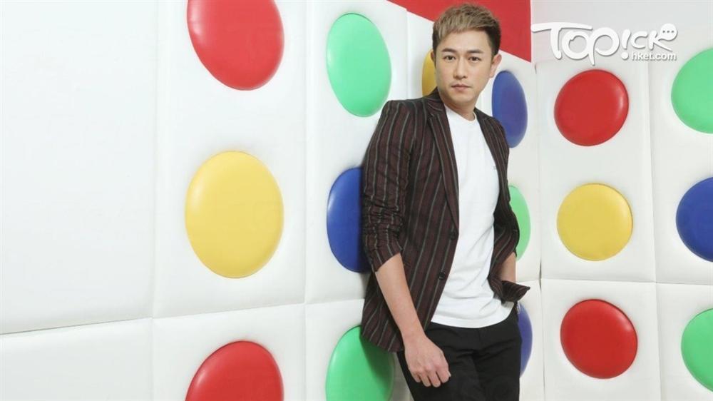 Người tình màn ảnh của Lâm Tâm Như từng muốn tự tử vì bệnh hiểm nghèo bây giờ ra sao?-3