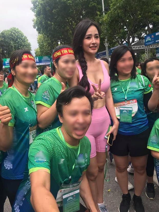 Bóc loạt chiêu hack dáng của mỹ nhân Việt: Từ đánh khối độ ngực cho tới mặc quần độn mông lộ liễu-5