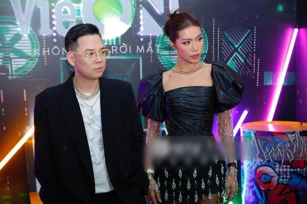 Vừa được tặng áo nhạy cảm, Minh Tú lại đi giày đôi với rapper Andree, họ đã tái hợp ư?-2