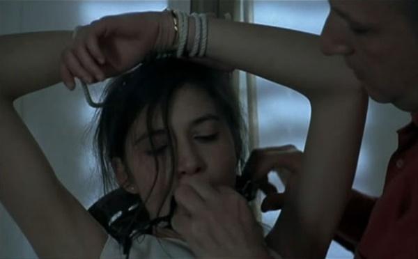 Loạt cảnh nóng được làm thật 100%: Đạo diễn bị tẩy chay vì dùng chất kích thích dẫn dụ-5