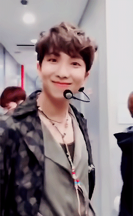 Những leader Kpop nhìn tưởng ghê gớm nhưng hóa ra lành ngang cục đất-3