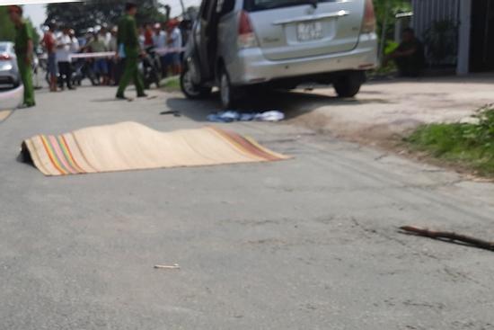 Vợ bị kẻ lạ khống chế, chồng lao ra đâm chết người để giải cứu vợ