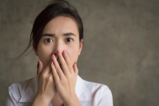 Thấy chị dâu tương lai thân mật với gã trai ngồi cạnh trên xe, tôi giả vờ ngủ để rồi giật mình khi mở mắt ra-1