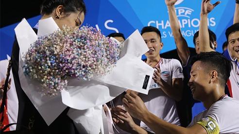 Trong lúc đợi đám cưới mình, Bùi Tiến Dũng đưa vợ con vào Phú Quốc dự hôn lễ Công Phượng-6