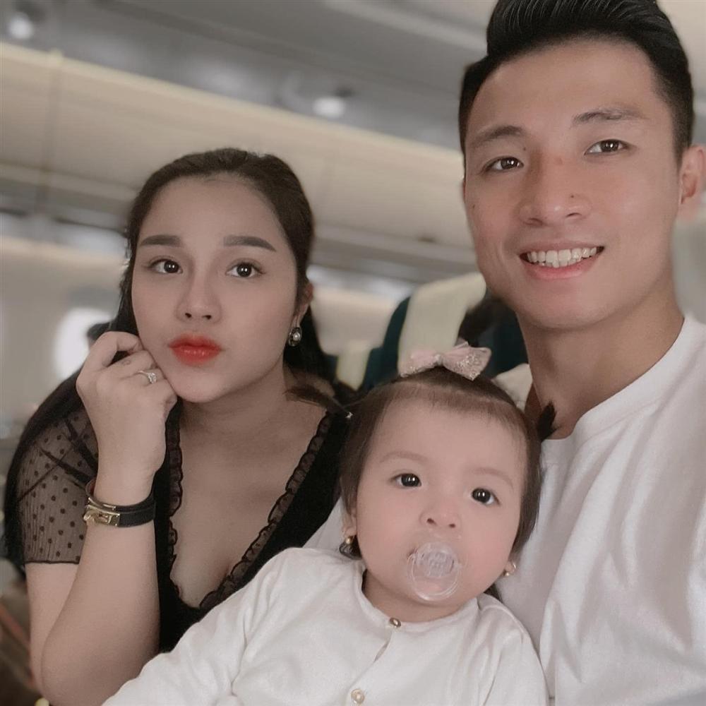 Trong lúc đợi đám cưới mình, Bùi Tiến Dũng đưa vợ con vào Phú Quốc dự hôn lễ Công Phượng-1