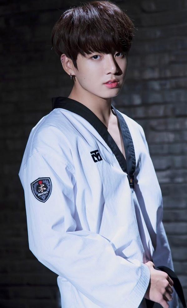 Jungkook đi đường quyền khiến hội chị em mê mẩn muốn cưới vội-2