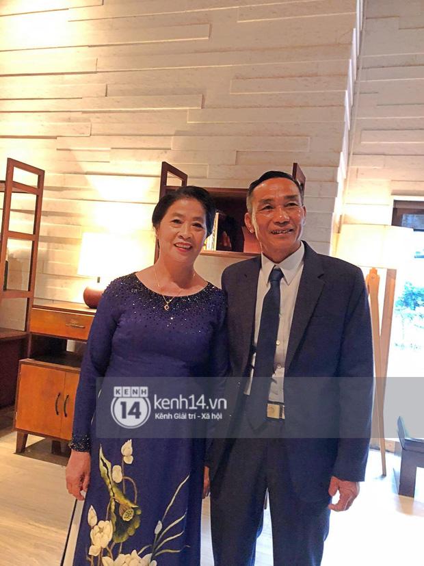 Viên Minh rạng rỡ bên chú rể Công Phượng, nhan sắc cận mặt của cô dâu gây chú ý-2