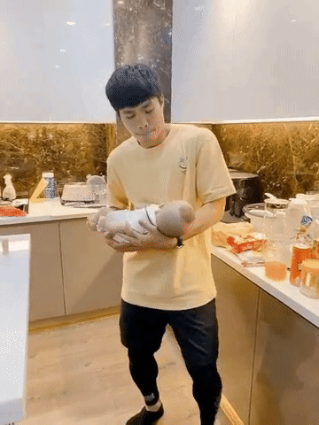 Viên Minh đập tan nghi án ăn cơm trước kẻng nhờ chọn trang phục tinh tế-2