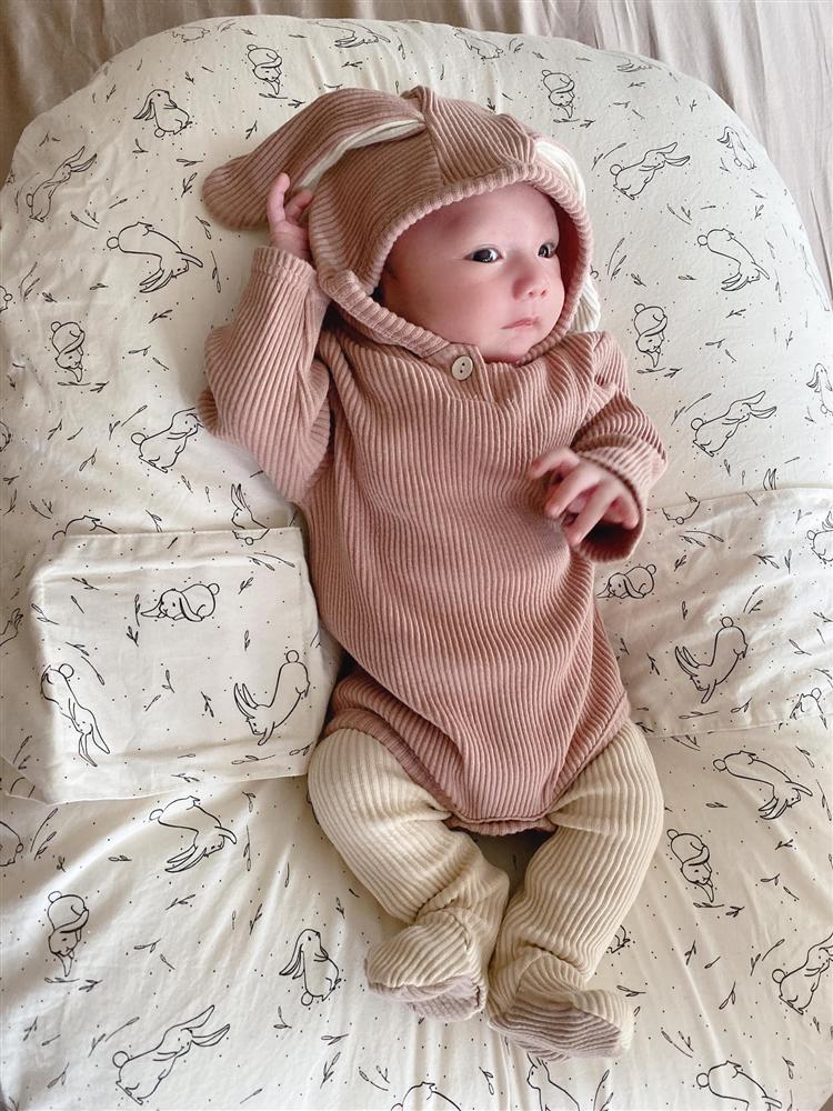 Ngoại hình quý tử của Nam vương Nguyễn Văn Sơn và ái nữ bầu Đệ-3