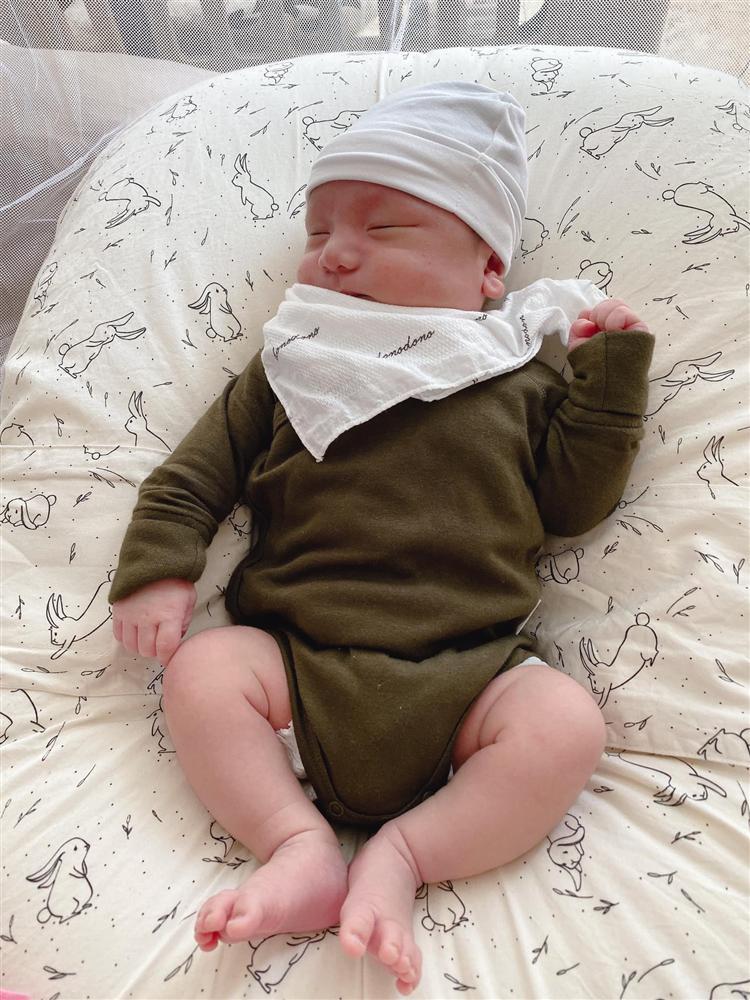 Ngoại hình quý tử của Nam vương Nguyễn Văn Sơn và ái nữ bầu Đệ-5