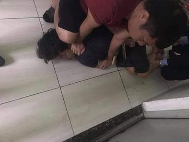 Hà Nội: Kinh hoàng con trai cầm dao sát hại dã man mẹ ruột, nghi do ngáo đá-1