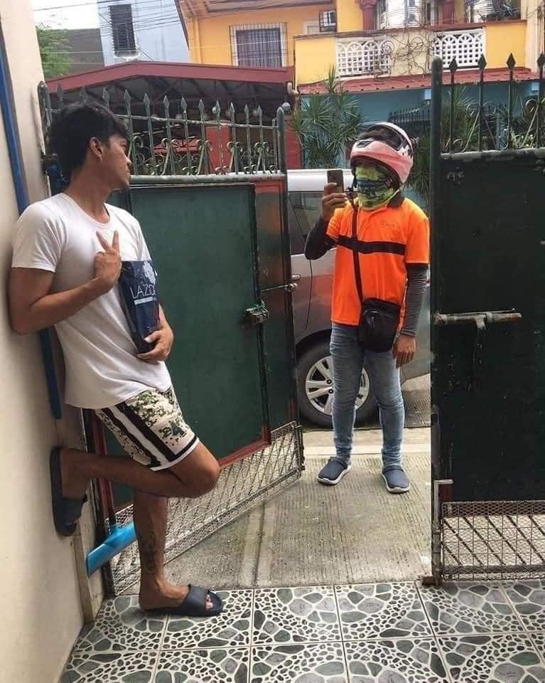 Khi đam mê chụp ảnh nhưng phải đi giao hàng, các shipper nghĩ ra cách xác nhận đơn hàng có 1-0-2-1