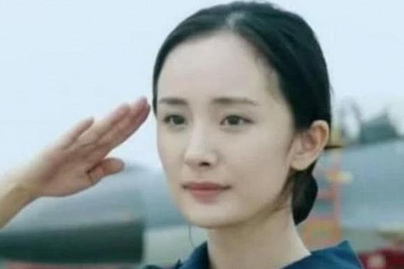 Dương Mịch, Trịnh Sảng, Quan Hiểu Đồng... sau khi tẩy trang, gương mặt thật đã lộ ra một chút!-3