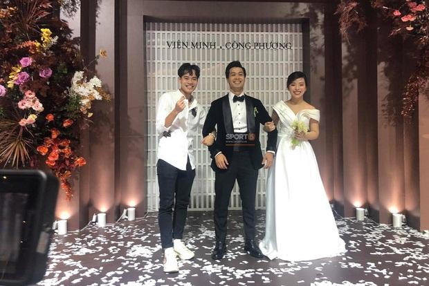 Văn Toàn giật spotlight với khoảnh khắc cướp Công Phượng khỏi Viên Minh-2