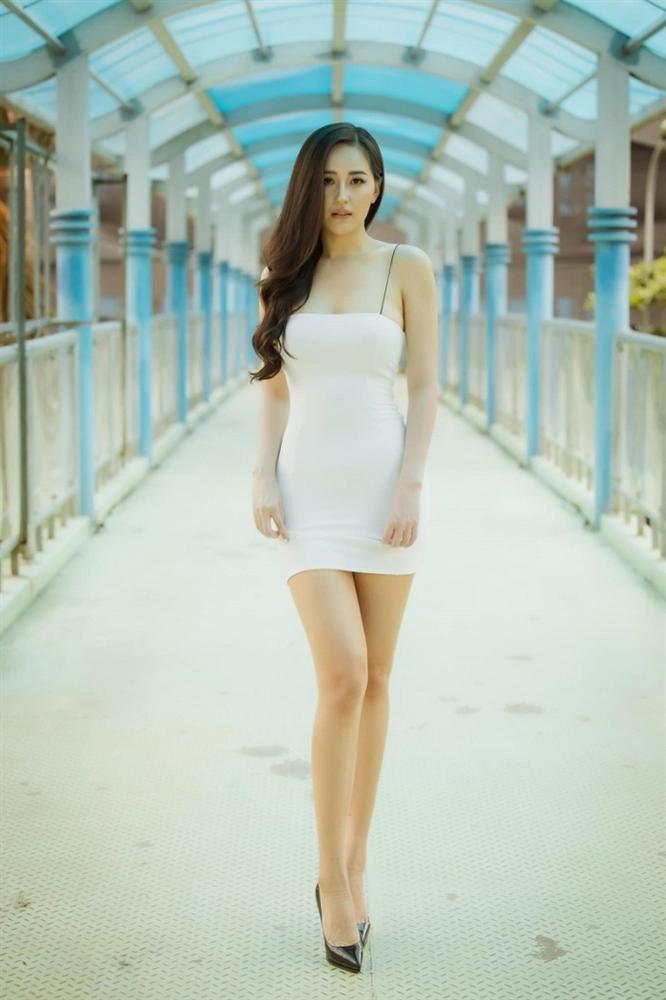 Chiều cao choáng ngợp, như người khổng lồ của Mai Phương Thúy-4