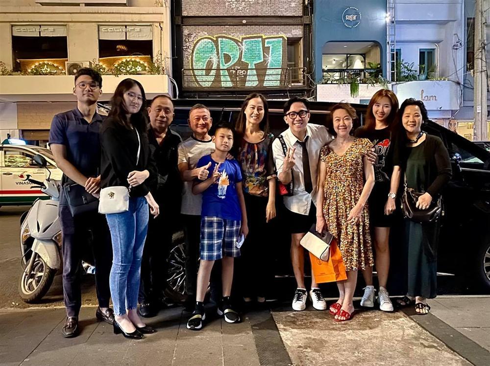 Thông gia nhà Trấn Thành - Hari Won được khen giống nhau như chị em ruột-1