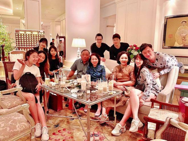 Thông gia nhà Trấn Thành - Hari Won được khen giống nhau như chị em ruột-4