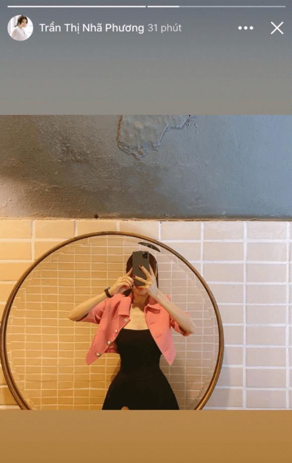 Nhã Phương liên tục lộ cánh tay gầy khẳng khiu, body mỏng dính-4