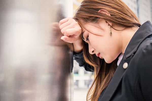 Chồng đi công tác 2 tháng, trên bụng anh có vết sẹo lạ, tôi sốc lên sốc xuống khi biết bí mật-1