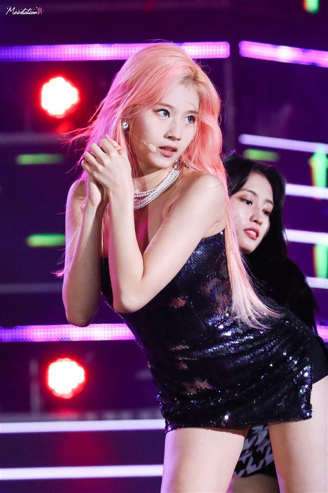 Khoảnh khắc che chắn kém duyên của sao Hàn khi diện váy áo ngắn cũn cỡn-10