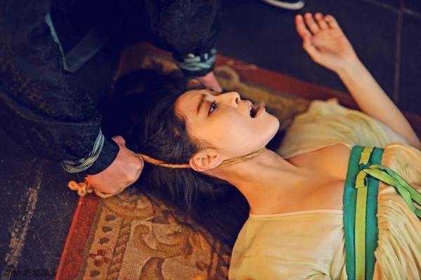 Những cảnh bắt trói tra tấn giả trân của Cúc Tịnh Y và Phạm Băng Băng-6