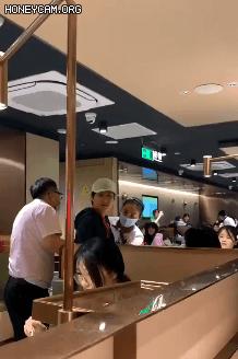 Biến căng: Fan Trần Tình Lệnh và Vương Nhất Bác ẩu đả giữa quán lẩu, lý do nghe qua hết sức kì cục luôn á!-2