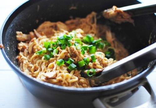 Ăn mì tôm úp như Tóc Tiên mãi cũng chán, đây là 1001 kiểu biến tấu ngon, độc, lạ-4